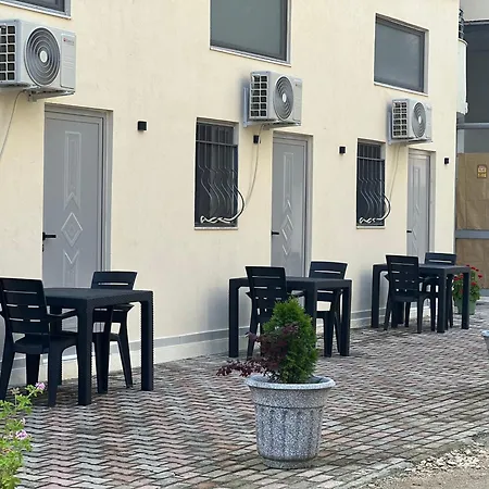 Me Qera * Golem (Tirana)